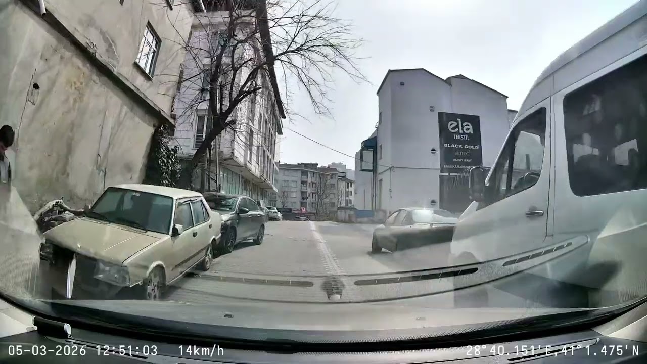 Yayaların dikkatine:) yayalar ne yapmaya çalışıyor?