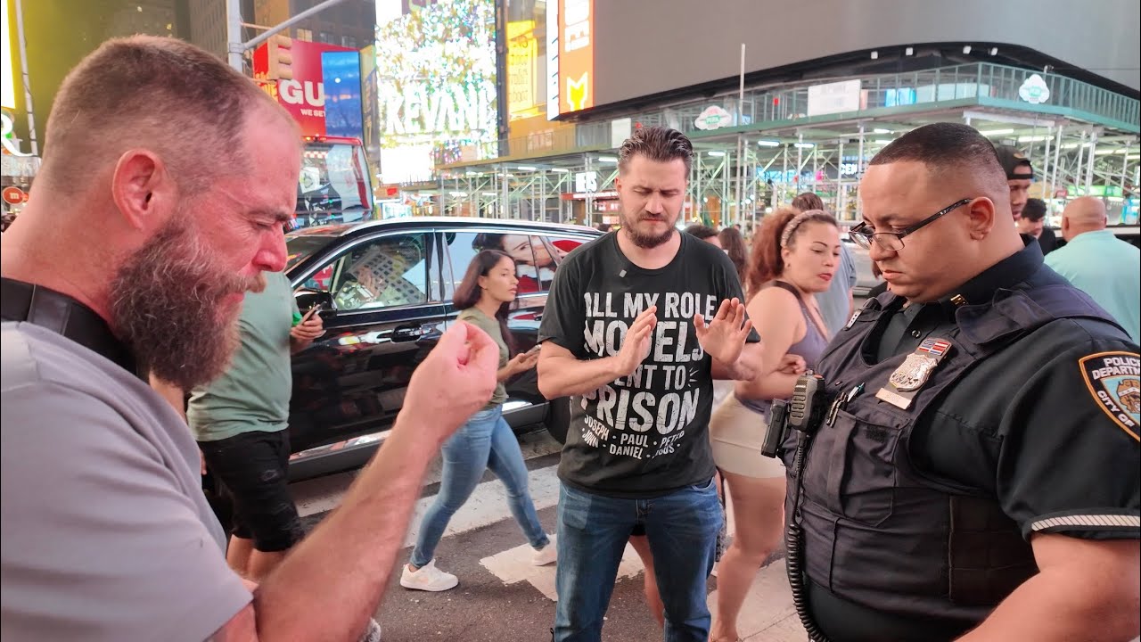 Street Preacher Prays for NYPD Officer After Permit Dispute | NYC evangelism
