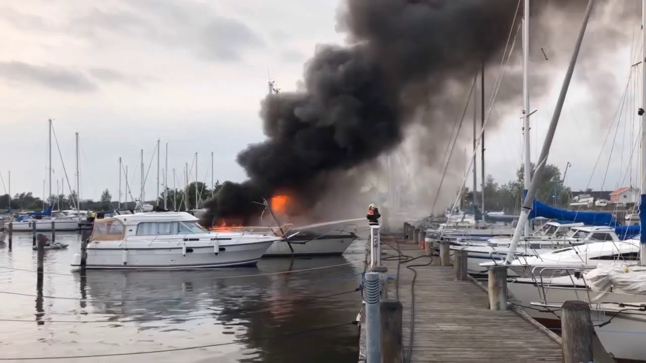 Stor brand i Hundige havn