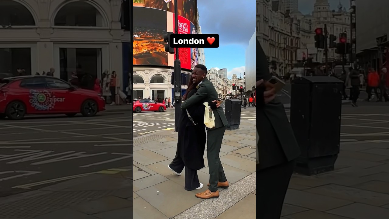 Always wear a Smile, because your smile is a Reason for many others to smile ✨ #london