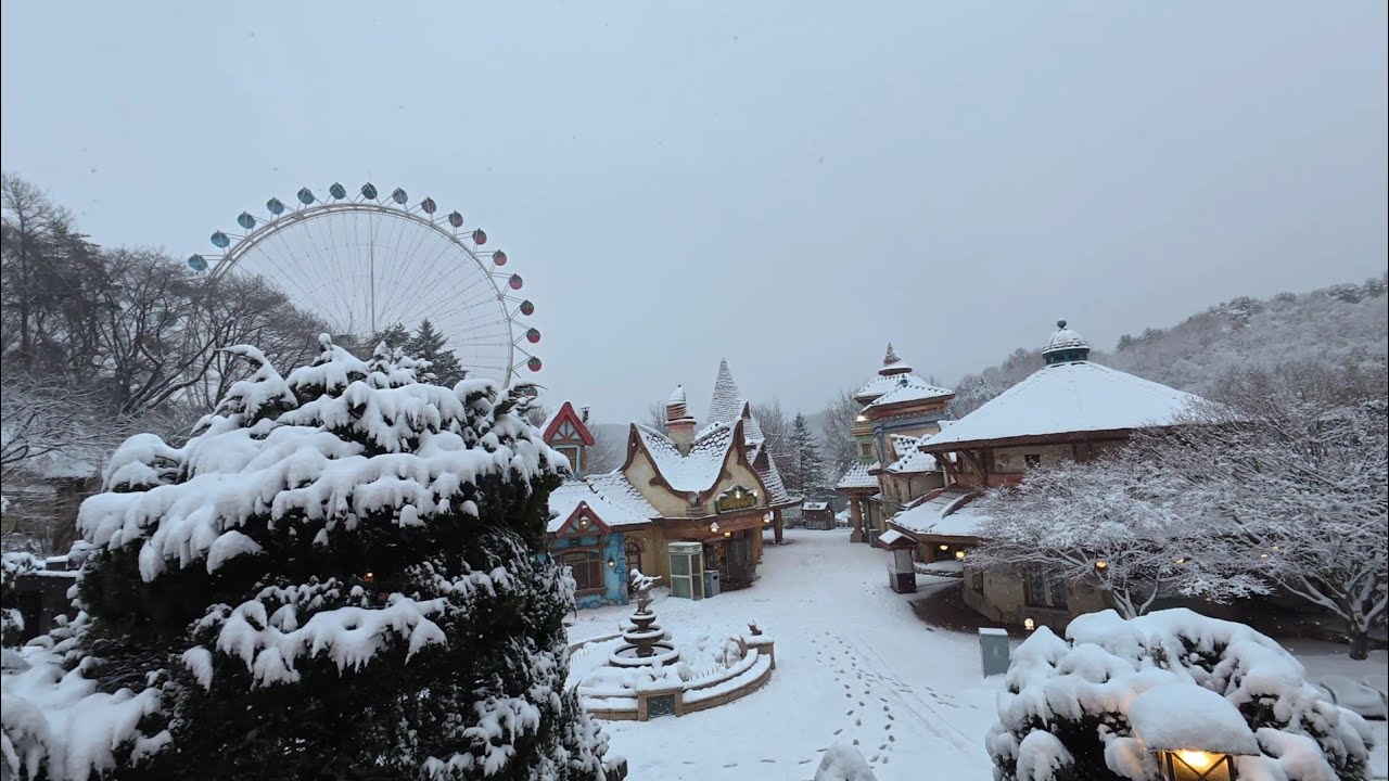 [4K] 폭설내리는 에버랜드 윈터토피아 워킹투어 - Winter Topia Walking Tour at Everland on a snowy day