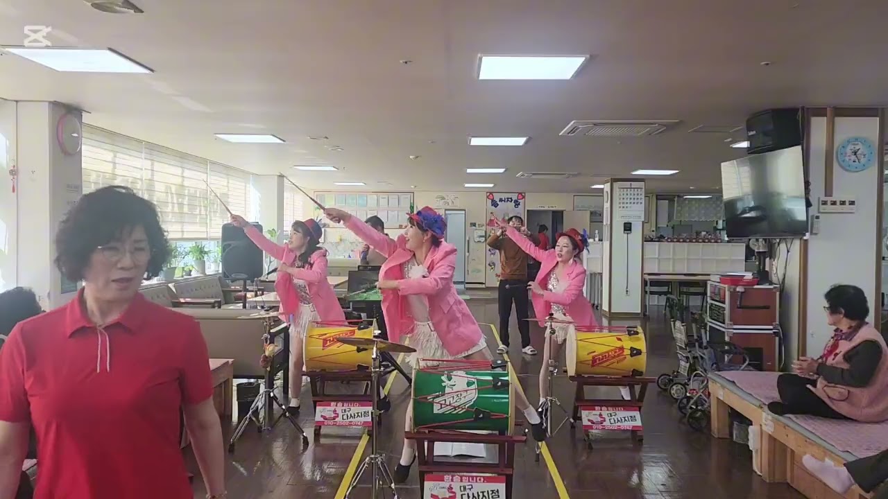 풍악을 울려라. 온세상 떠들썩하게~~