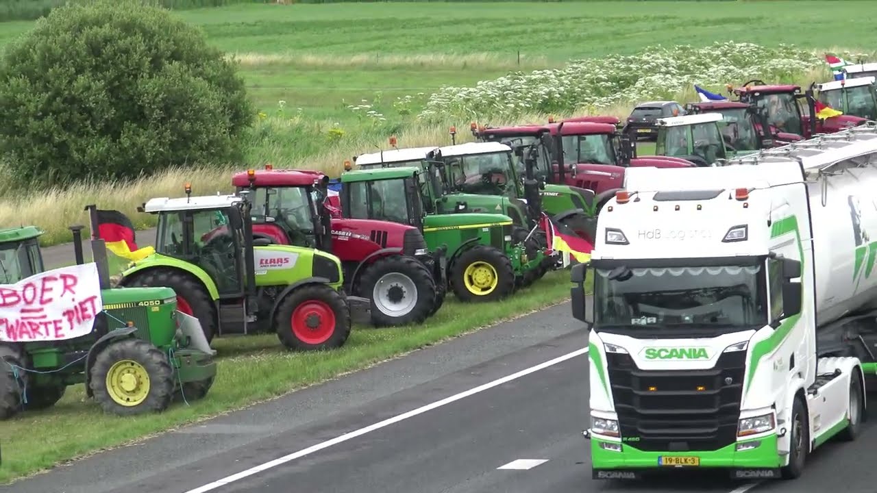 NEDERLANDSE BOEREN SAMEN MET DUITSE BOEREN PROTEST SCHEEMDA WINSCHOTEN STIKSTOF BELEID