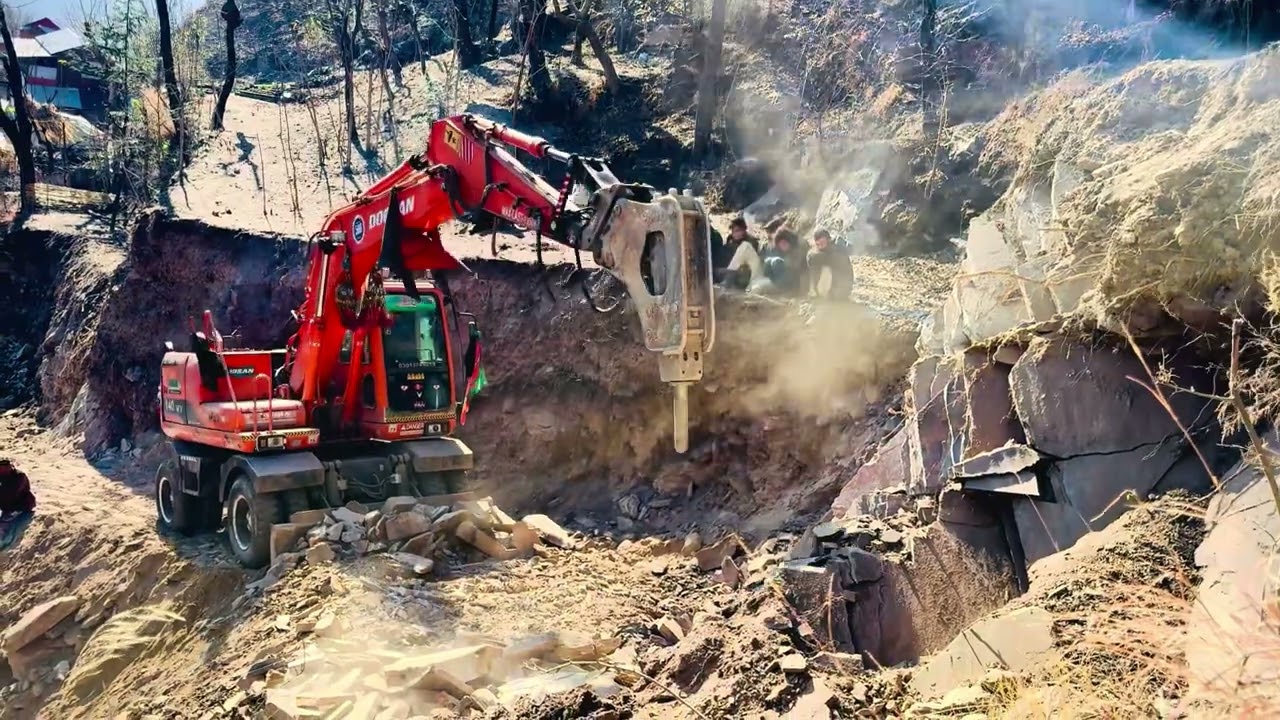  Wheel Excavator machine working