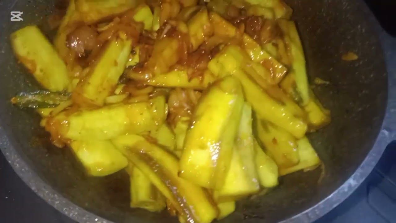 ইলিশ মাছ দিয়ে কাঁচা কলার তরকারি ll🍲😋 Mahinoor's Daily Life 