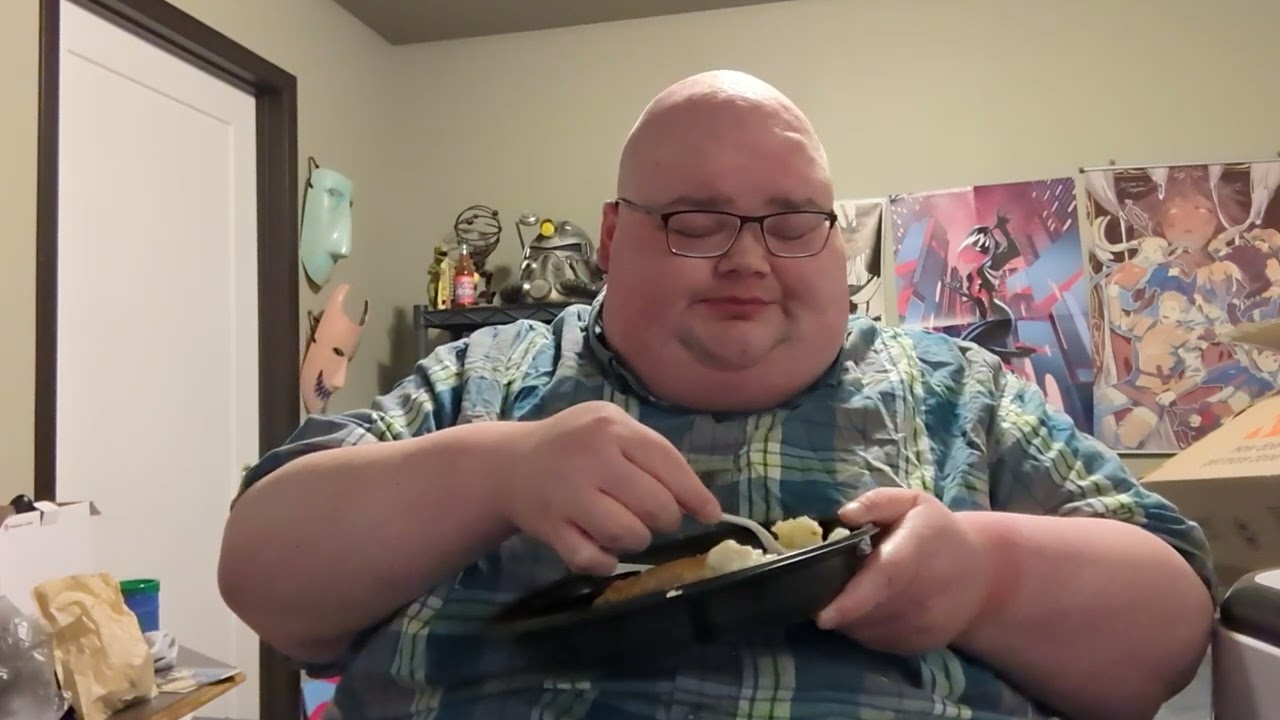 Royce Tries Cracker Barrel's Country Fried Turkey Dinner