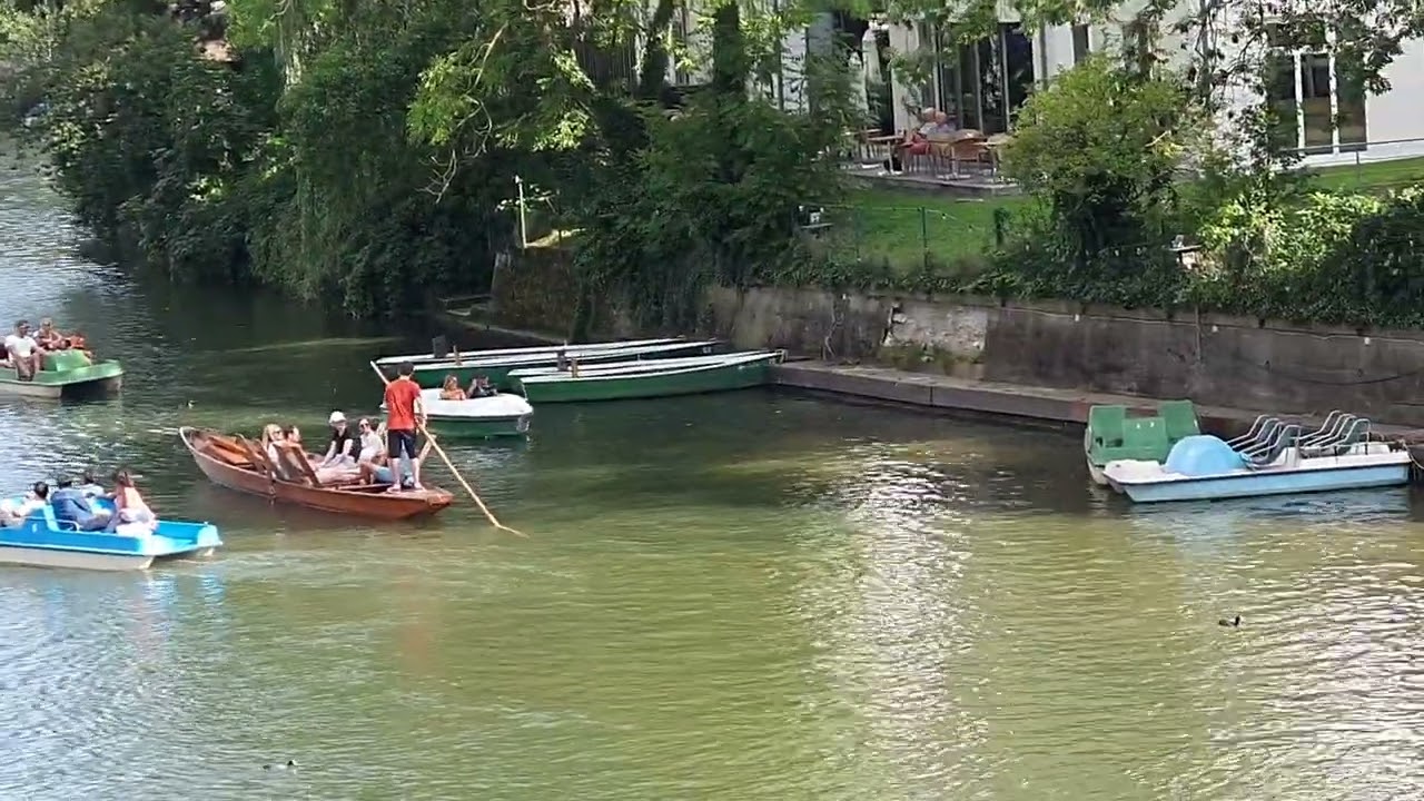 Heute ( 02.09.2023 ) ist ein reger Bootsverkehr auf dem Tübinger Neckar ...  🌤