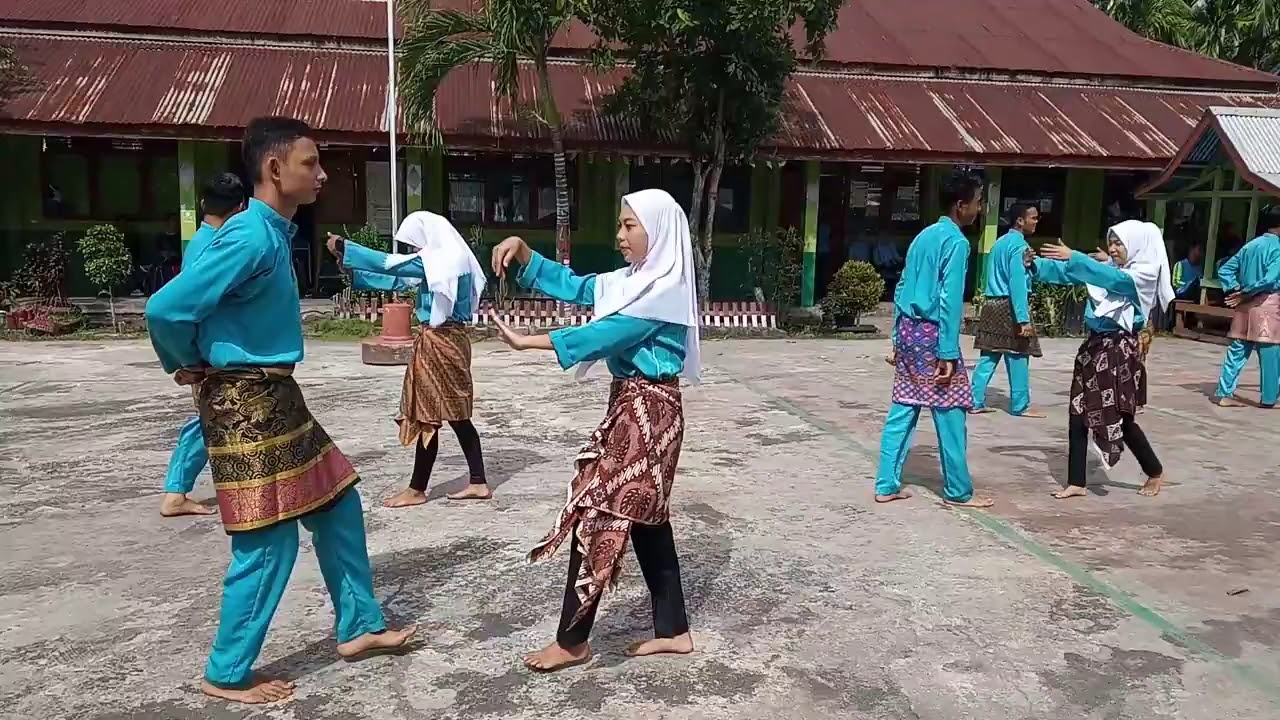 Tari Usik Mengusik siswa-siswi kelas XII.IPS.B|MAN 2 Kepulauan Meranti