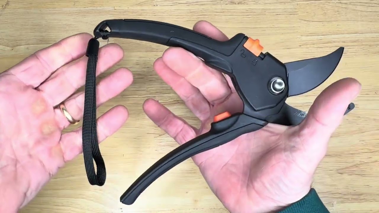 Clean Cutting Gardening Pruning Shears with Ergonomic Adjustable Comfortable Handle Demo