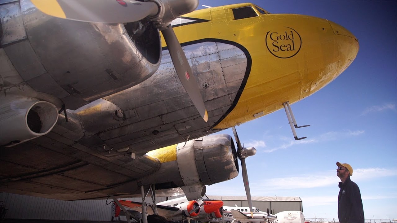 Left seat DC-3 Engine Failure Drill + a different take on Multi Engine Flight Training