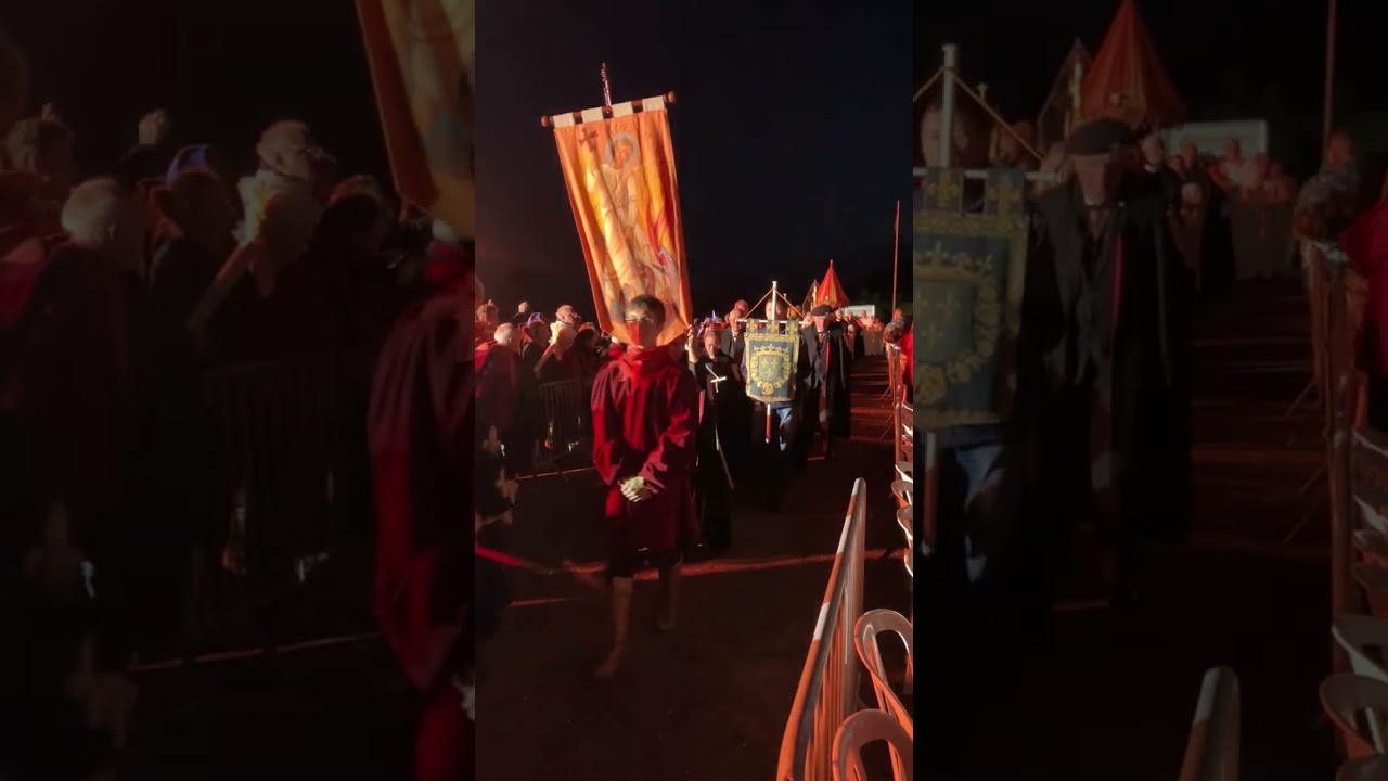 Procession d'entrée de la messe pontificale (fin)