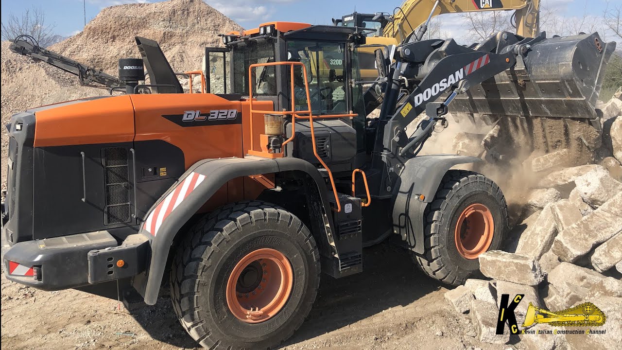 NEW DOOSAN DL320 7 WHEEL LOADER Working on Crushing Plant