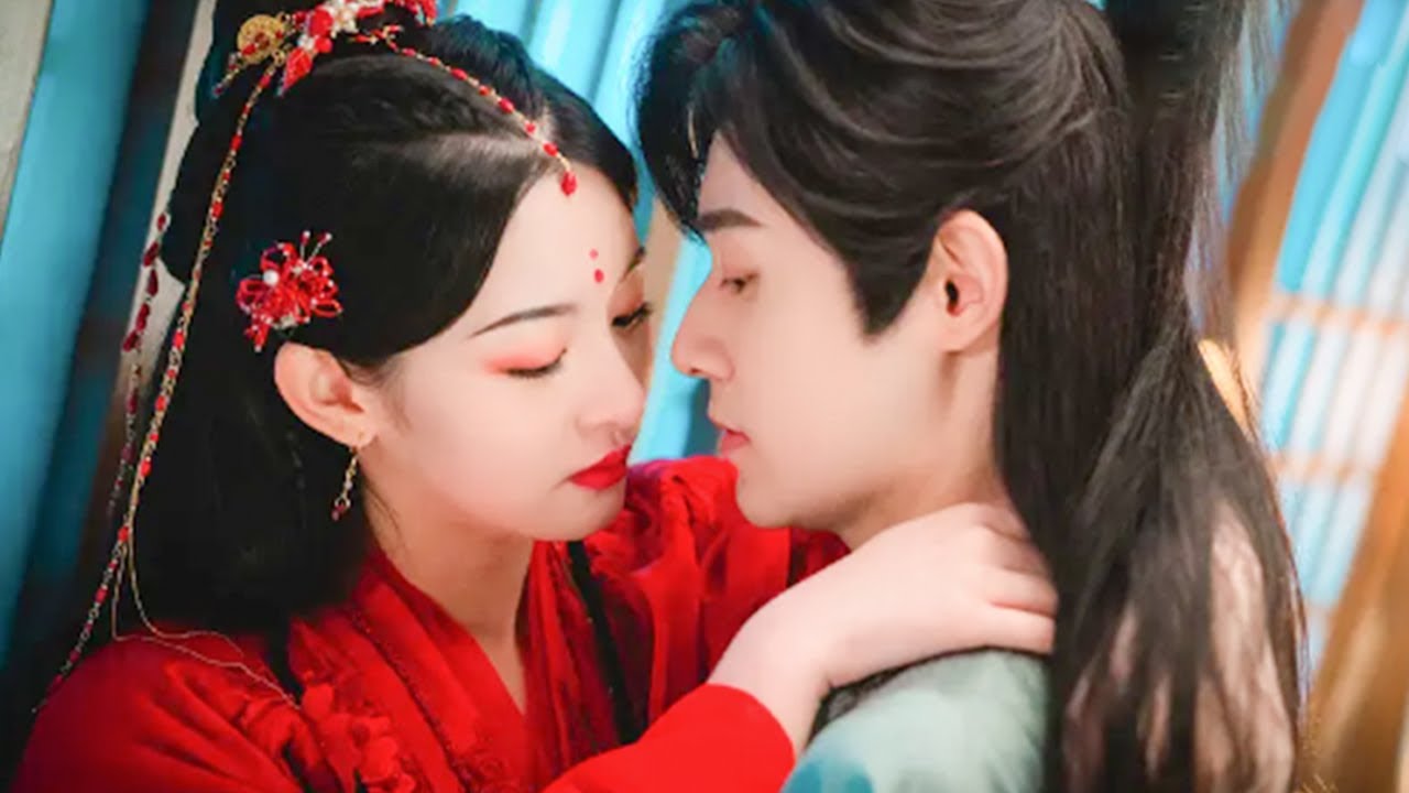 What man can resist such a seductive little fox #chinesedrama #love