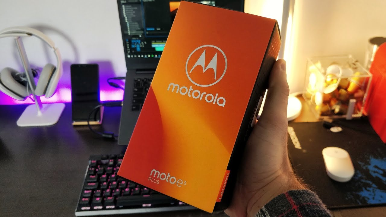 Moto E5 Plus: Unboxing e primeiras impressões