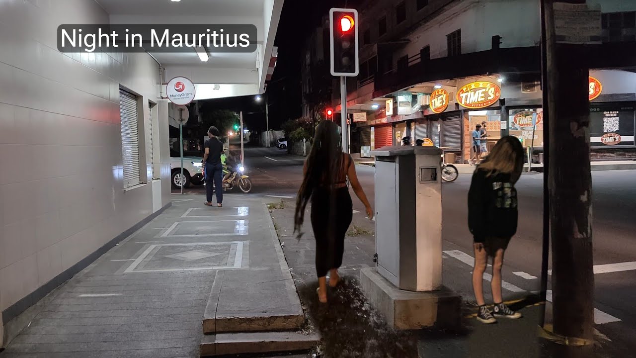 Night Life in Mauritius | Ager Mauritius main aana chahte ye Video Zarur dekhen (English Subtitles)