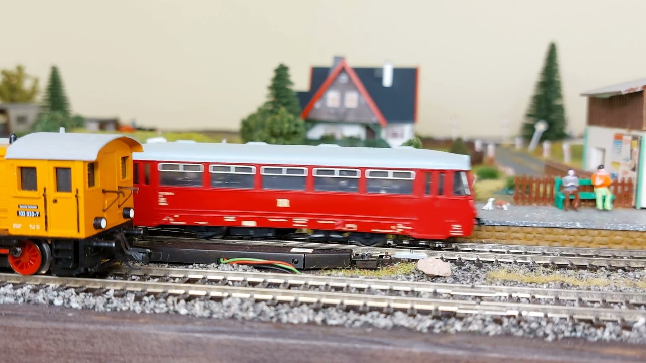 German rail bus: Ferkeltaxi  -  gauge TT  -  model and reality