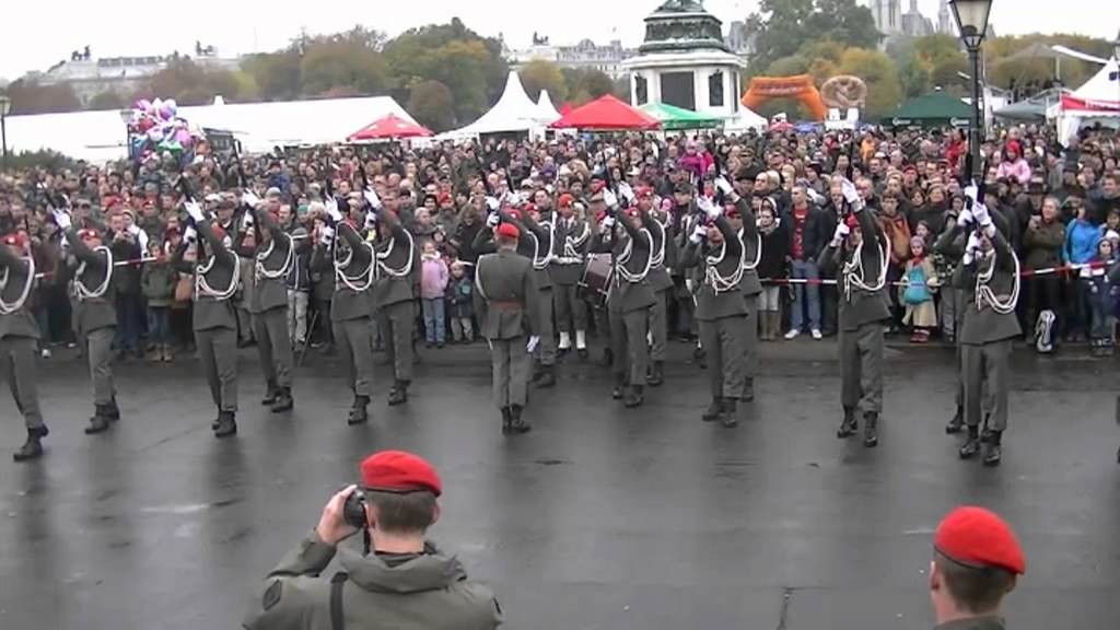 26. Oktober 2011 - Nationalfeiertag - Showteam der 1. Gardekompanie Rekruten und Kader - 1.GdKp