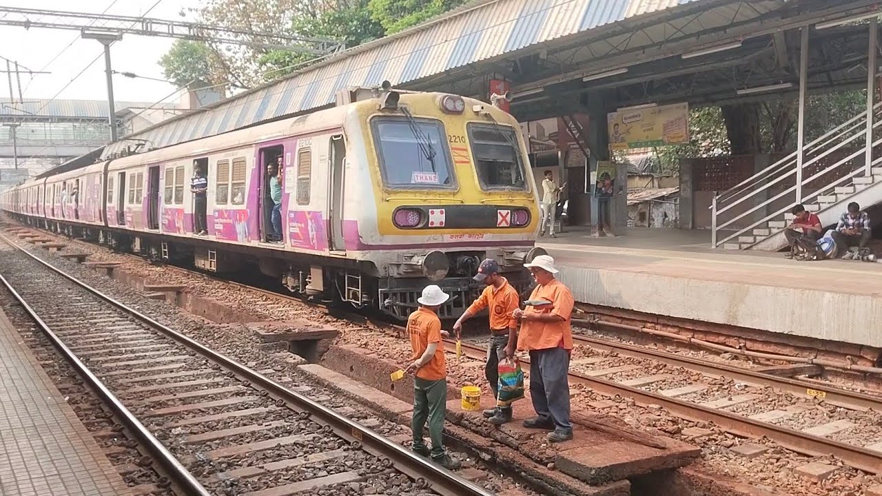 Mumbai local trains video live in the railway station | Train videos Indian railways station 