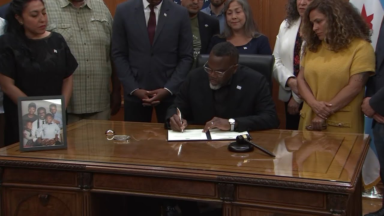 Chicago mayor signs executive order in response to possible deployment of National Guard