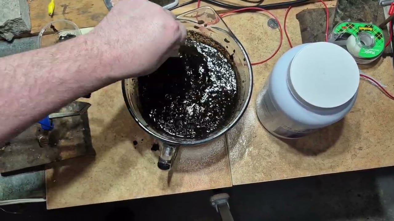 Culturing healthy plant fungi from tomato soil Part 1.