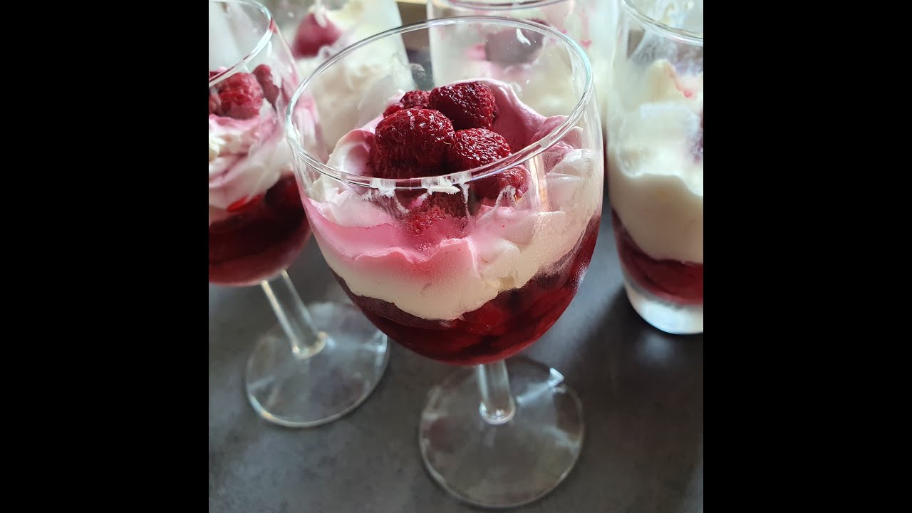 K&ouml;stliches Himbeer-Quarkcreme Dessert mit Butterkekse #summer#dessert#rezept #yummy #recipe 