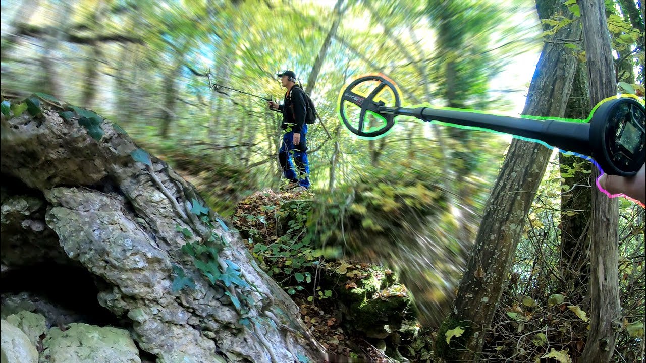 On a Retrouvé LA CACHE DANS LA FORÊT ! Détection de métaux - Terre Happy