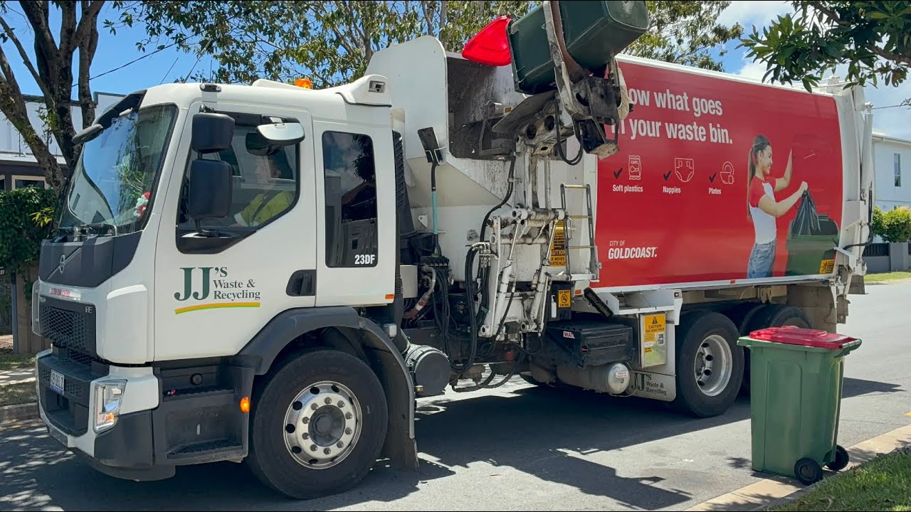 Gold Coast garbage-23DF, Shannon’s back