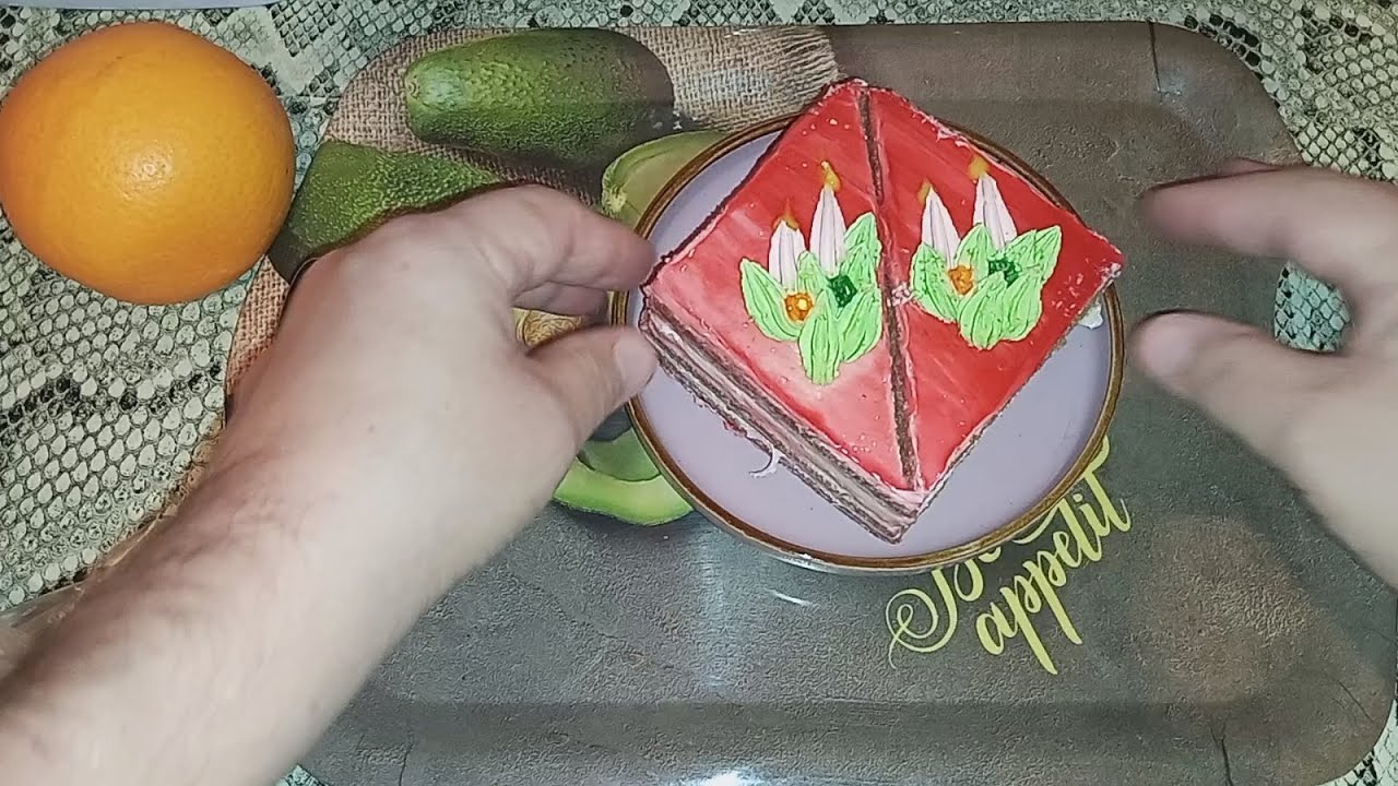 Пробуем вкусное праздничное пирожное!