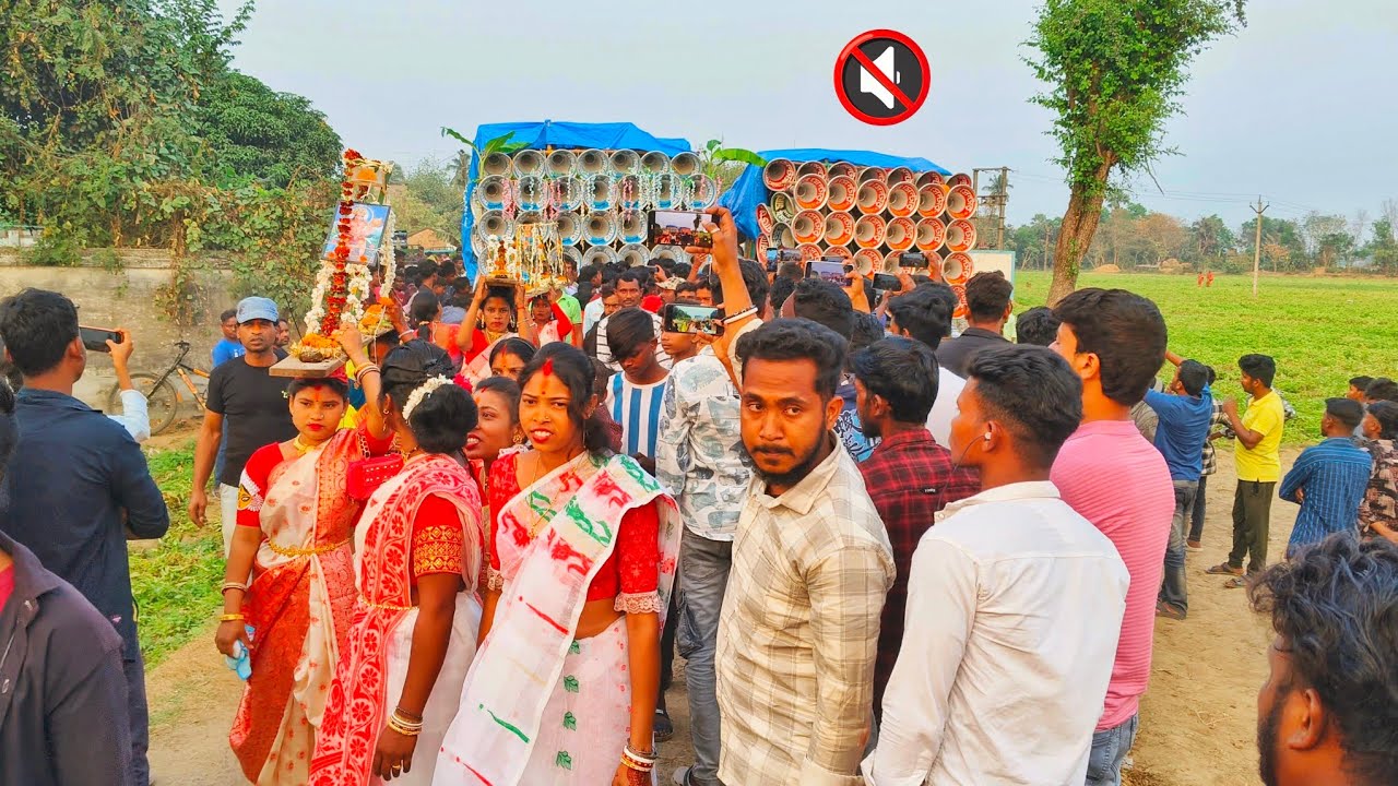 সাউন্ড কিলার যখন রোডশো করার সময় ডায়লগ মারছিলো তখন মোজাম সাউন্ড সেন্টার বন্ধ আছে।🚩