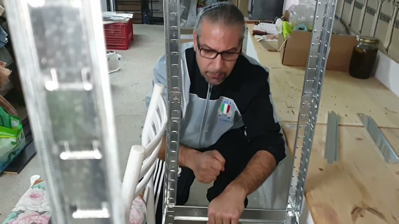 Scaffale ad incastro senza viti e bulloni.....