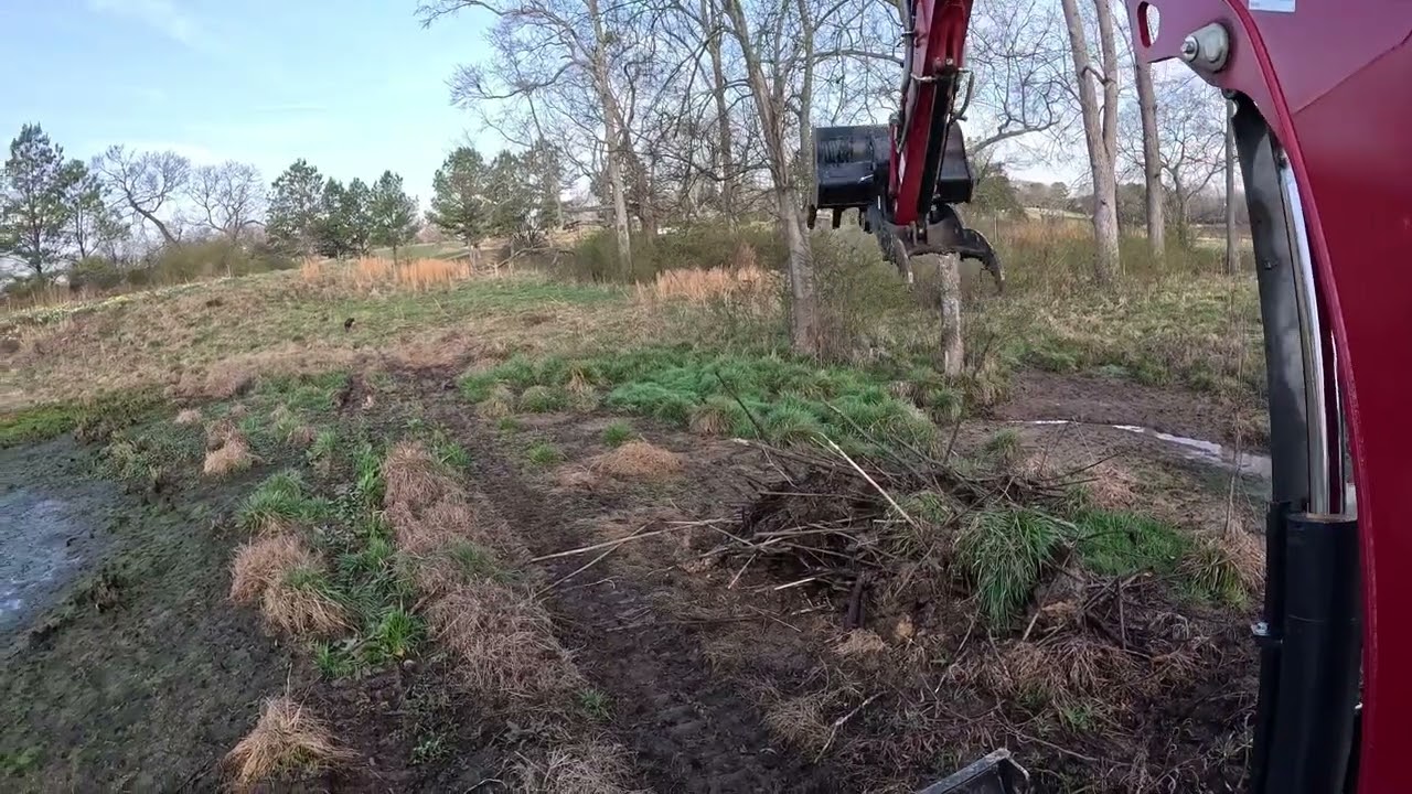 Разрушение бобровых плотин с помощью мини-экскаватора Yanmar.