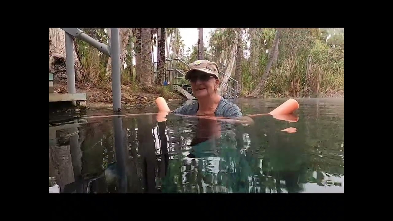 BITTER SPRINGS Going For a Swim In The 30 degrees Hot Spring