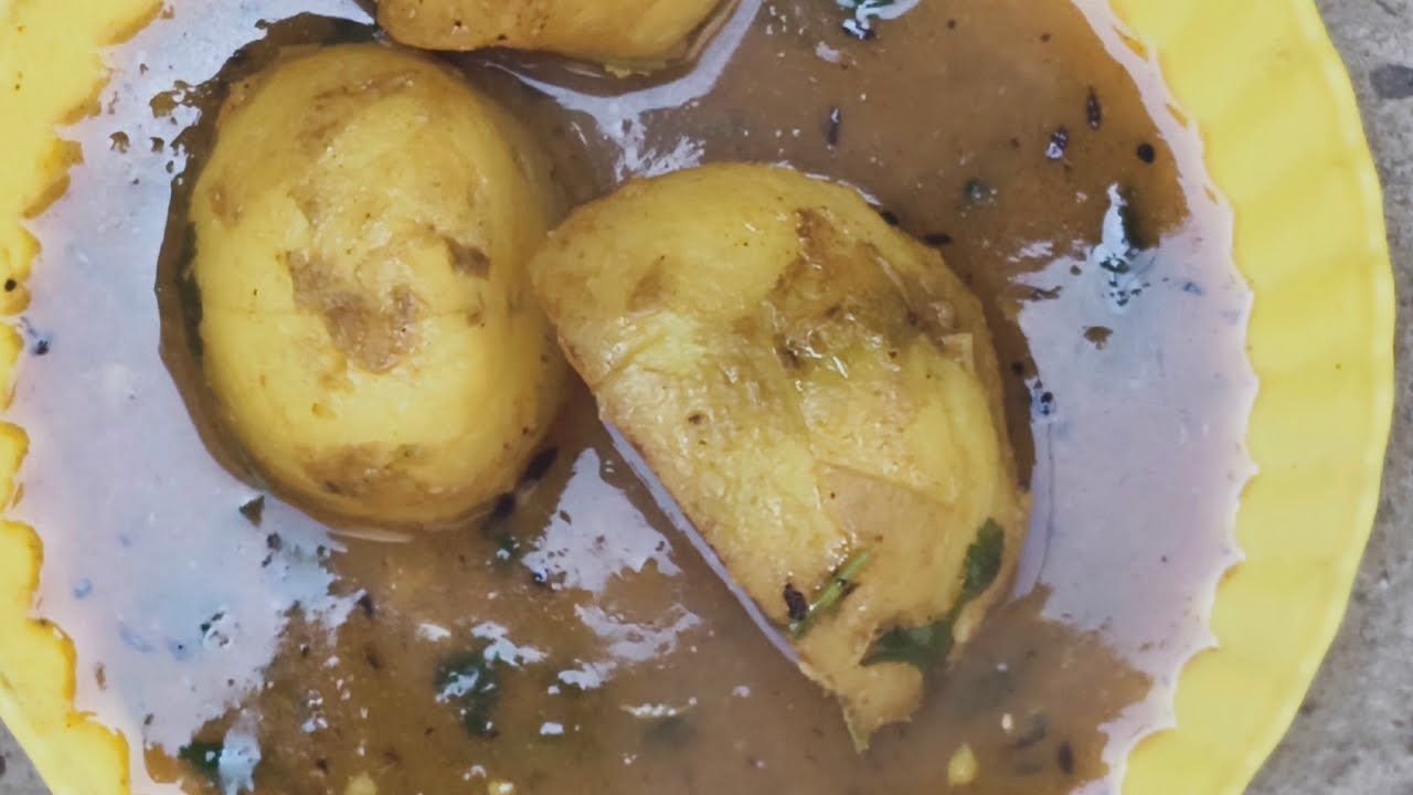 আলু দম রান্না রেসিপি।aalu ki sabji।gawli stail me। village boy kajal।