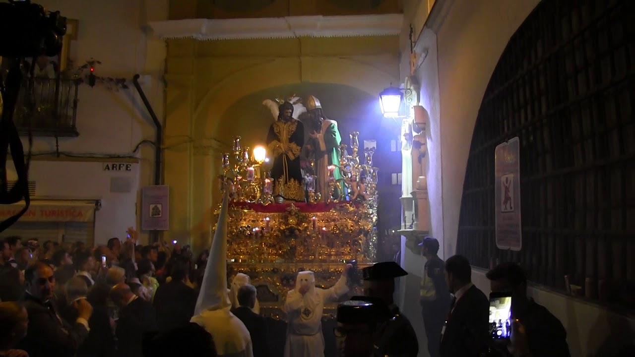 San Gonzalo cruzando el Arco del Postigo con “Y dijo Anás...” por las Cigarreras 2019