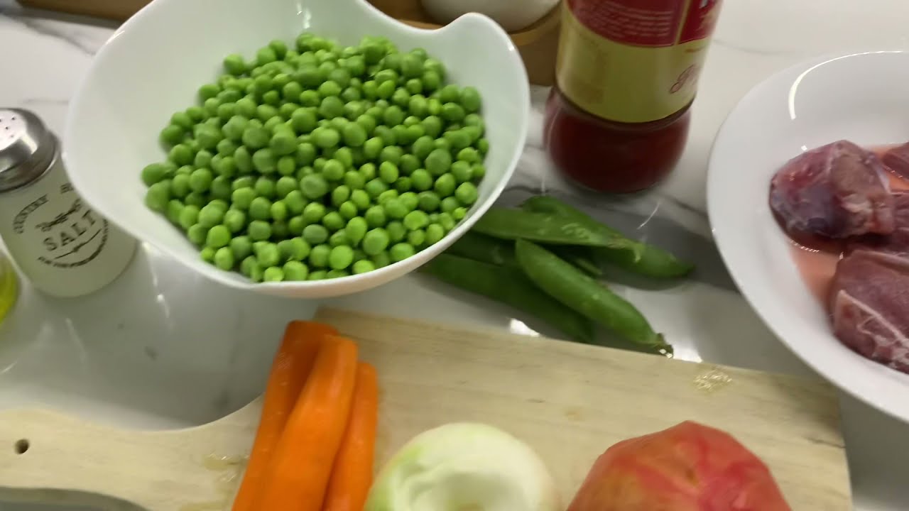 Bizele me mish viçi ne tenxhere Delimano | Receta per multicooker Delimano|Si te gatuajm me Delimano