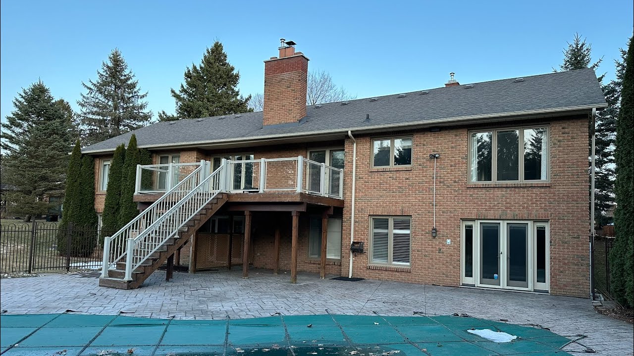 Untouched ABANDONED 1980s mansion. **now demolished** 