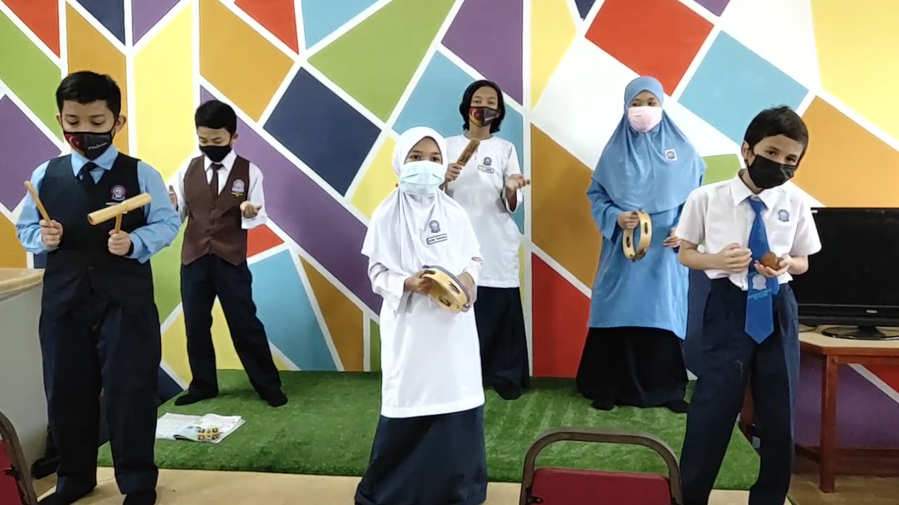 PERSEMBAHAN ALAT PERKUSI 