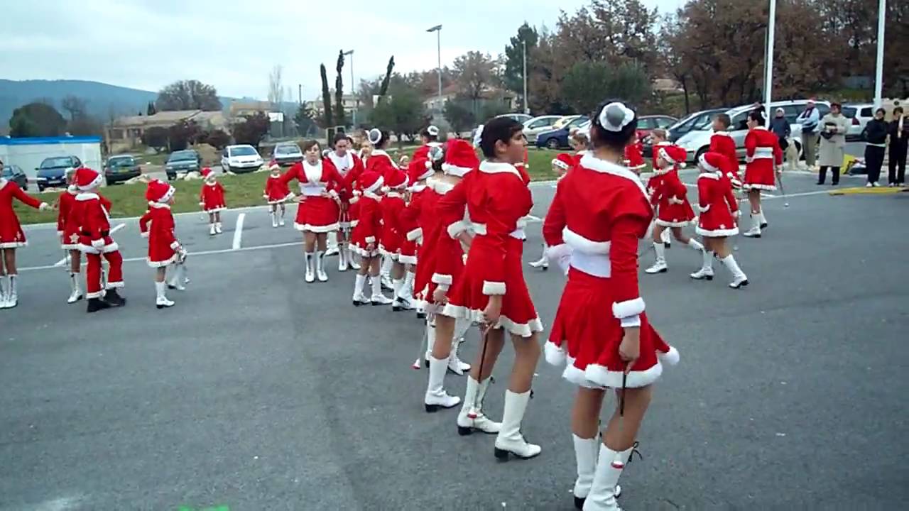 Parade des batons du castellas majorettes