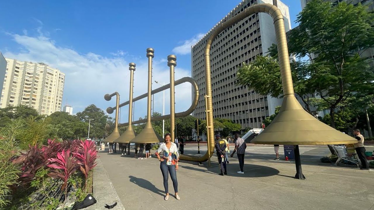 PLAZOLETA JAIRO VARELA Y MUSEO EN #CALI #colombia
