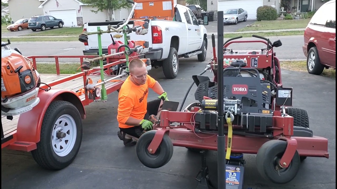Changing Blades On A Toro Grandstand