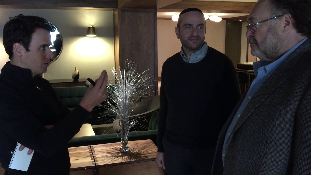 Oz Pearlman astounds Rabbi Pini Dunner