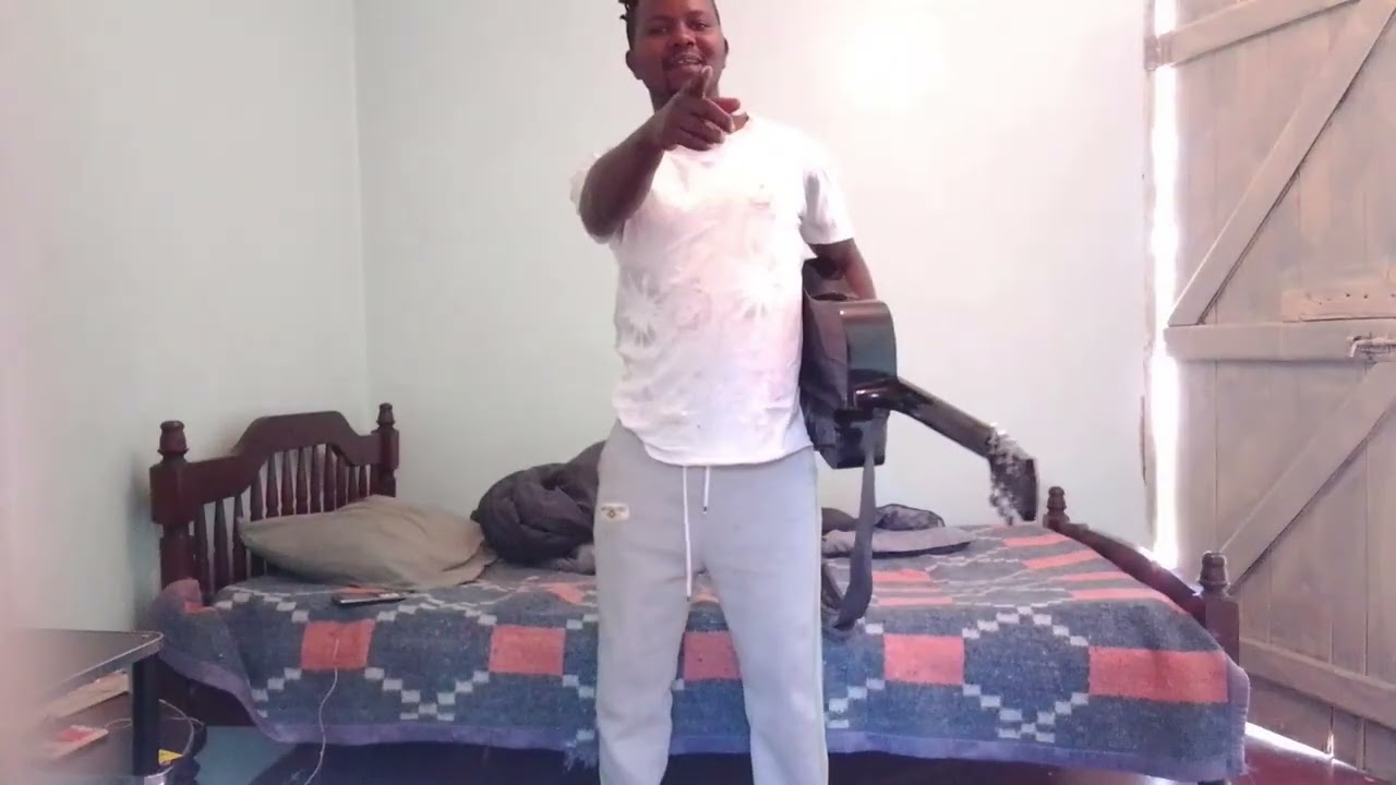 Mwaka n mweu,,,vol 1 niyukite,,,wathi wiitwa....MUNANDANI NIYAVIKA BY ALEX KALIPO(WAMUNG'ELE MWEENE🎸