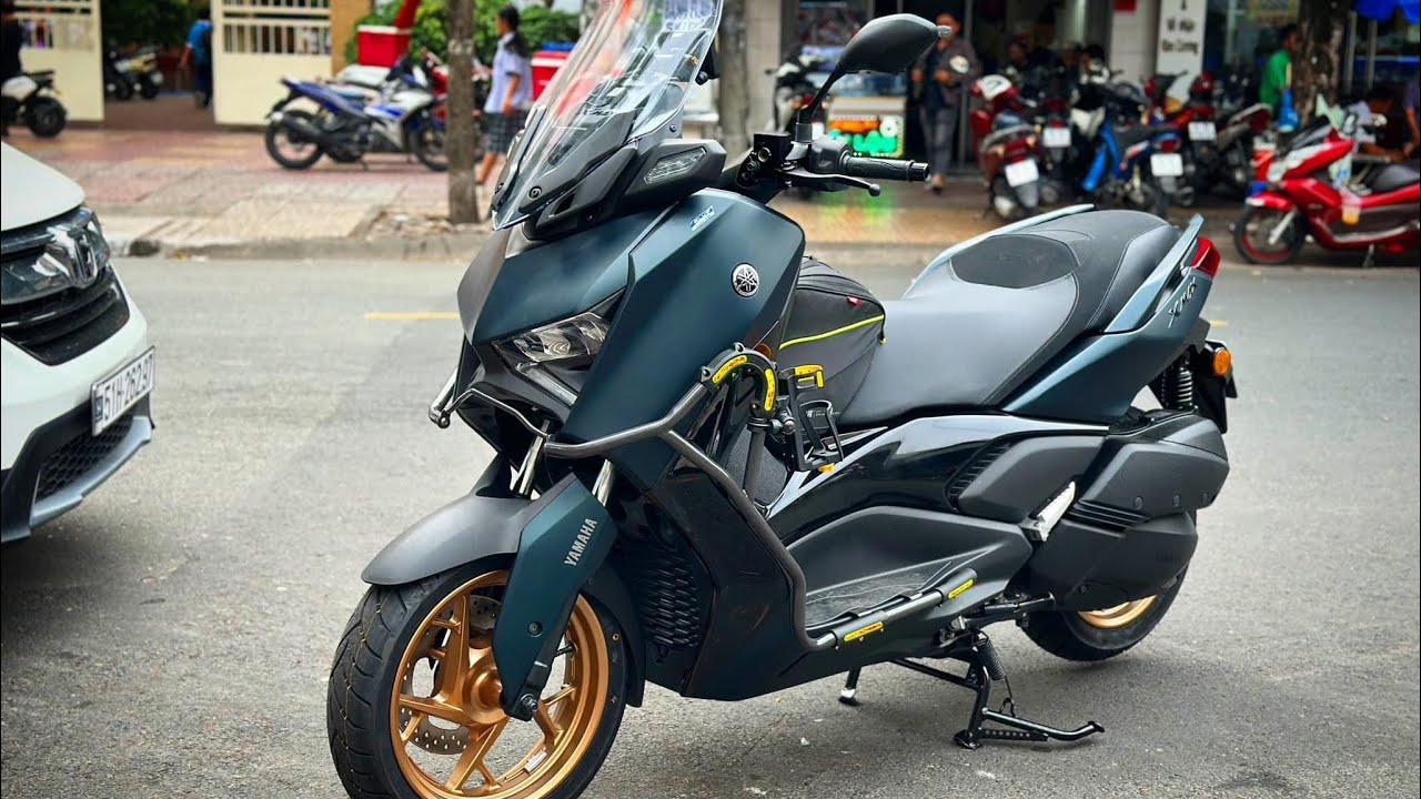 Đi bảo dưỡng Yamaha Xmax 300 - bán ế đi chơi là chủ yếu.