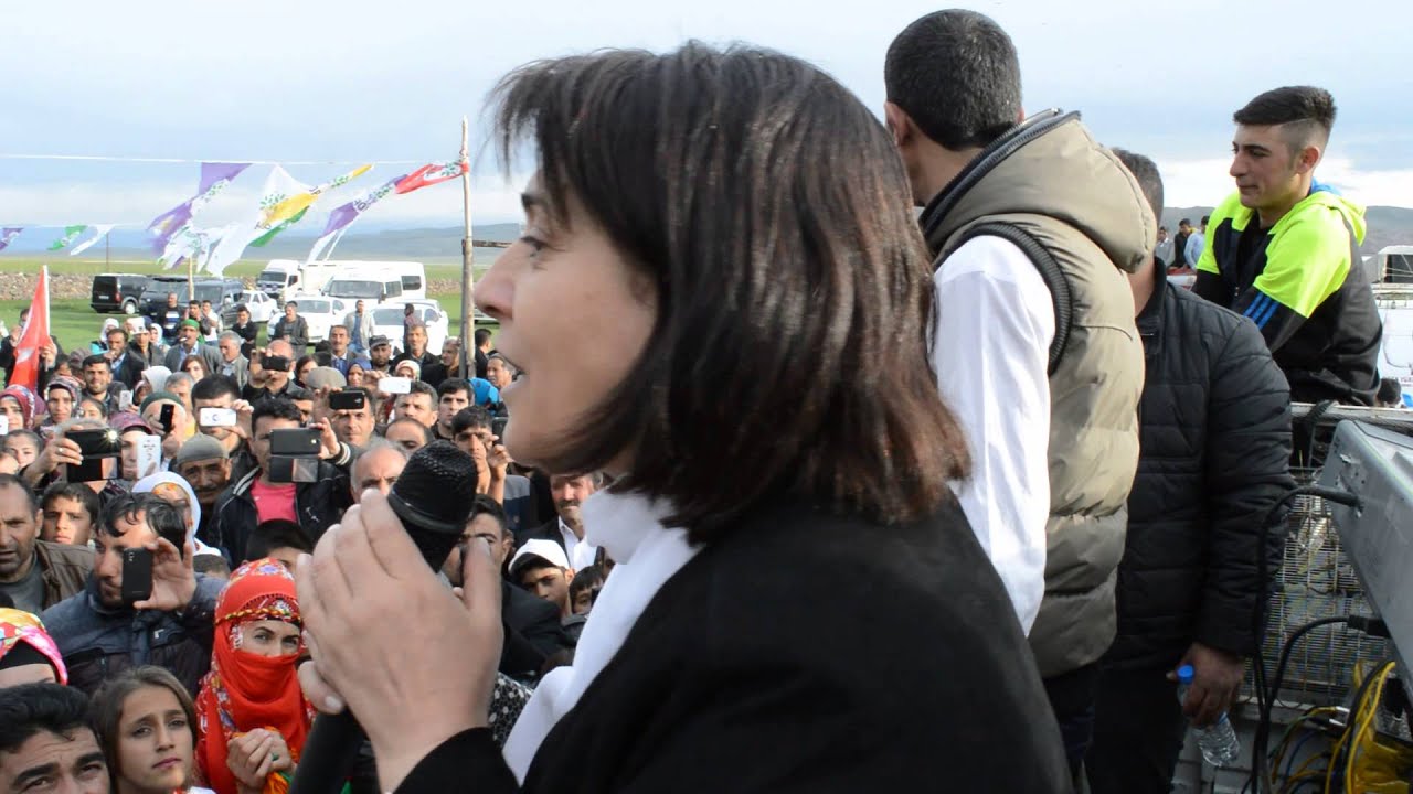 Leyla Zana'nın Agirî-Bazîd'e (Doğubeyazıt) Bağlı Mûsûn Köyündeki Konuşması 09-05-2015