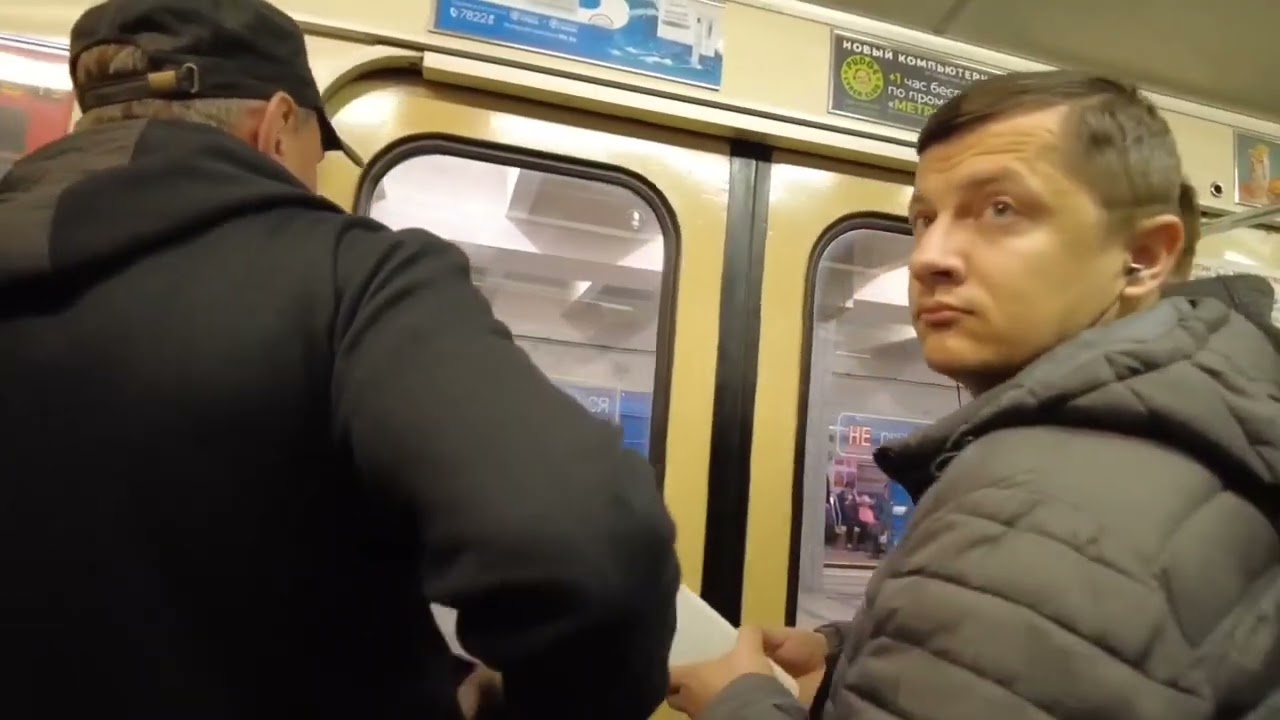 Весна в Минске, еду на метро смотреть на цветущую Немига