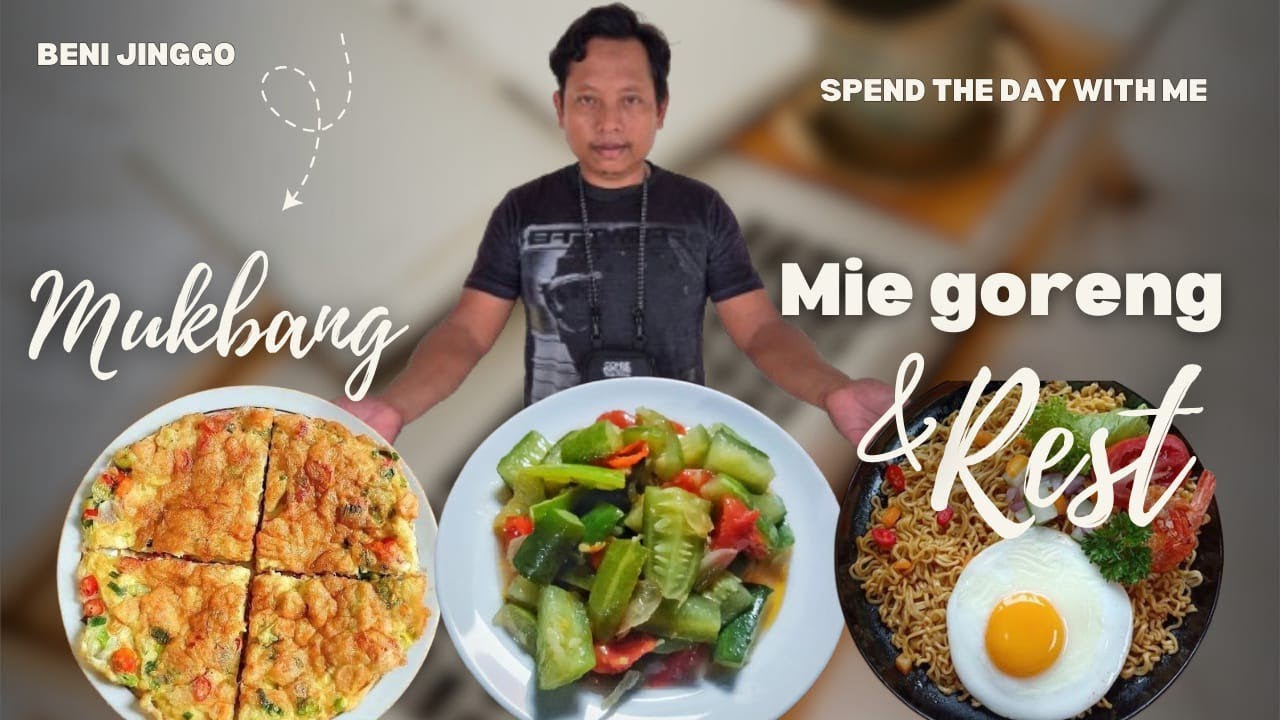 Telor goreng mi goreng dan timun tumis campur telor. 
