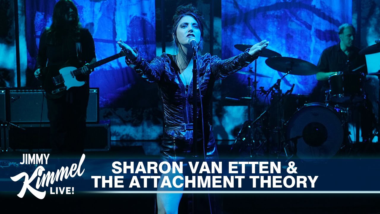 Sharon Van Etten & The Attachment Theory – Somethin’ Ain’t Right
