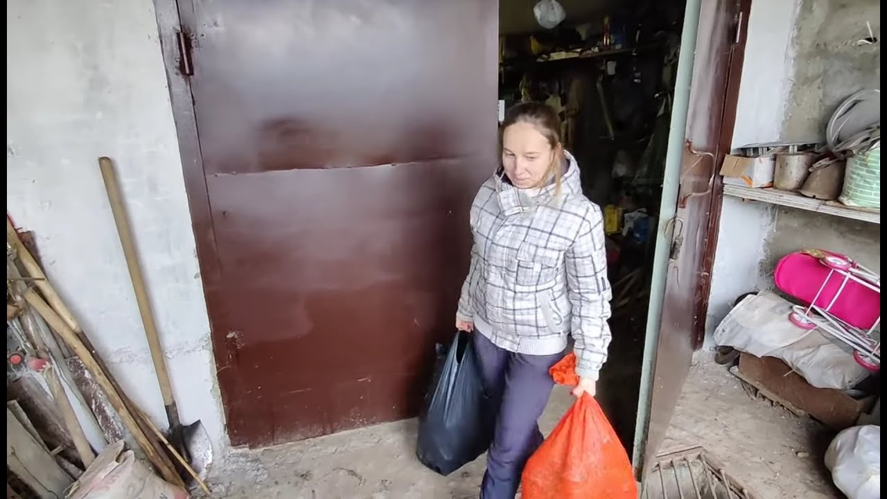 Нагрузили полную машину продуктами .Едем в Киев
