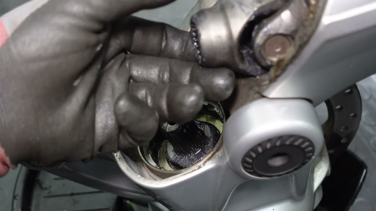 R1200GS ball joint rubber cover replacement
