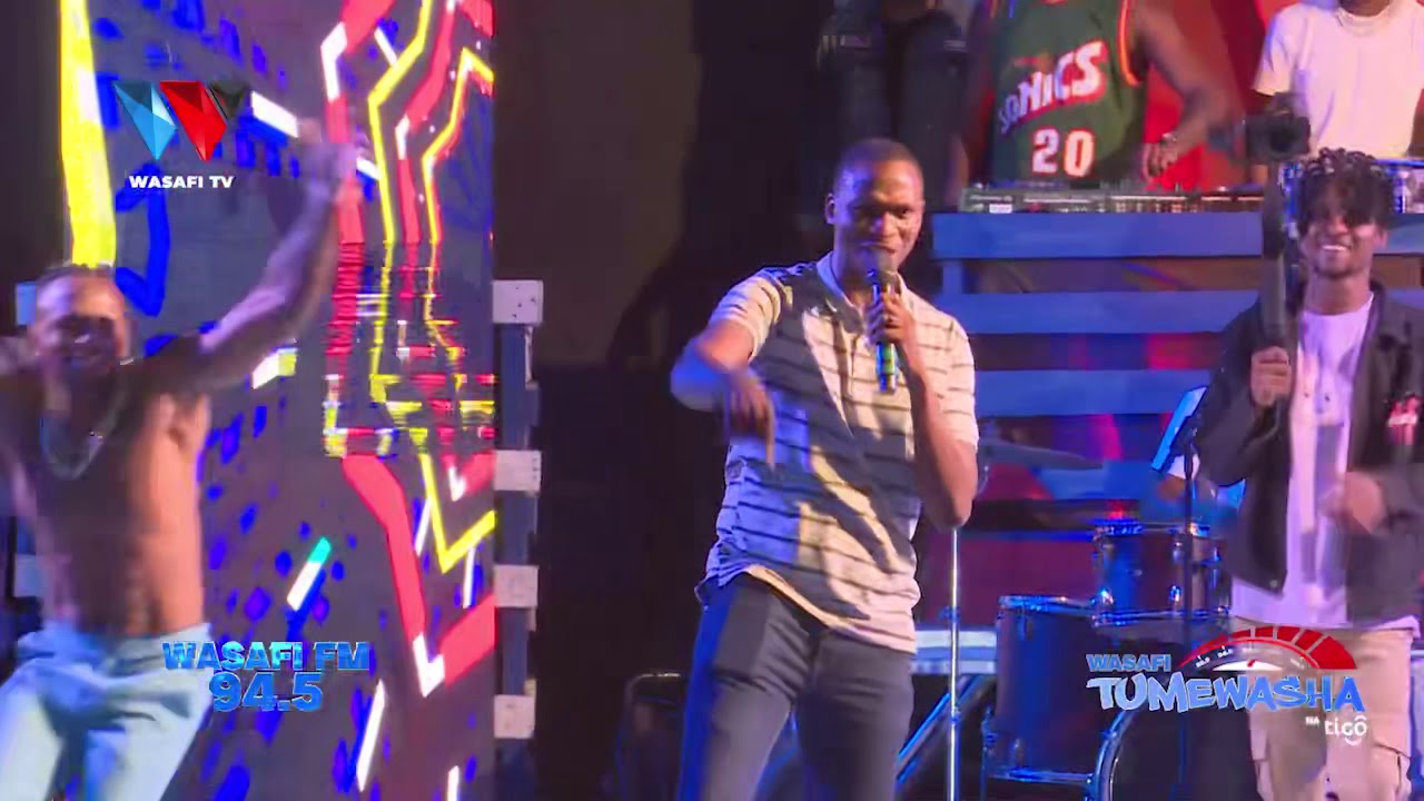 MKUU WA WILAYA YA ARUSHA ALIVYOCHANA MISTARI MBELE YA DIAMOND